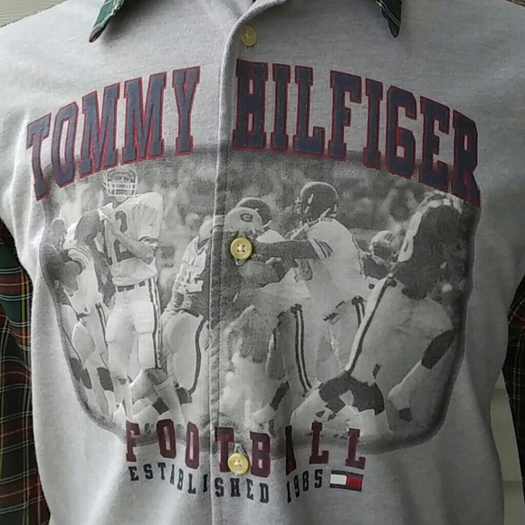 Vintage Y2K Tommy Hilfiger (1985 Chicago Bears) Picture on the Front - Picture 2 of 5